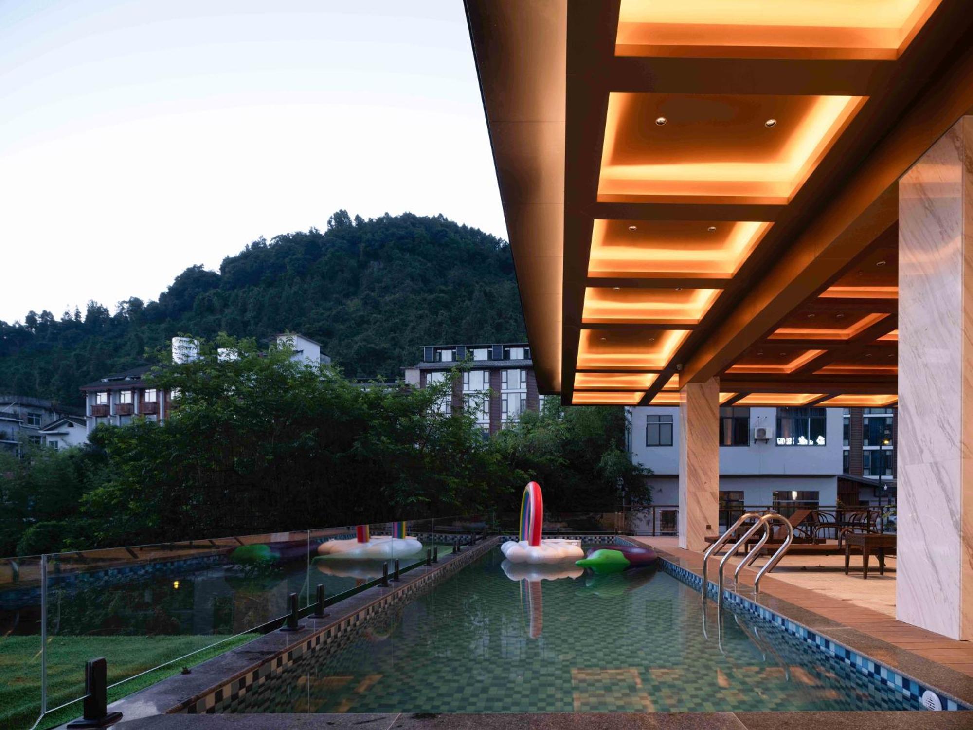 Zhangjiajie Utopia Hotel--Free One Way Pick Up Service Over 2 Nights Εξωτερικό φωτογραφία